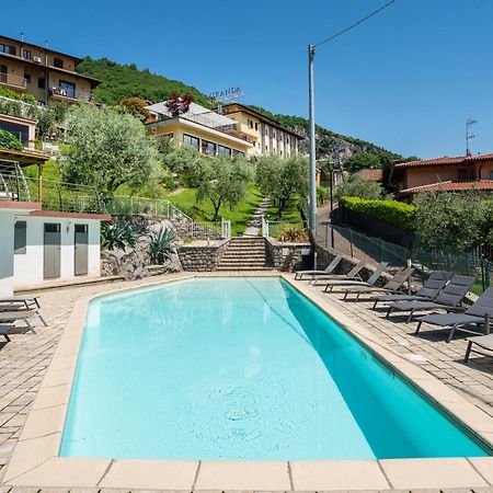 Hotel Miranda Riva di Solto Exterior foto