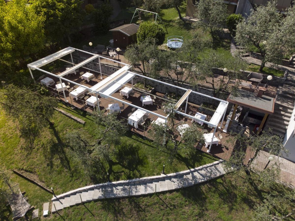 Hotel Miranda Riva di Solto Exterior foto