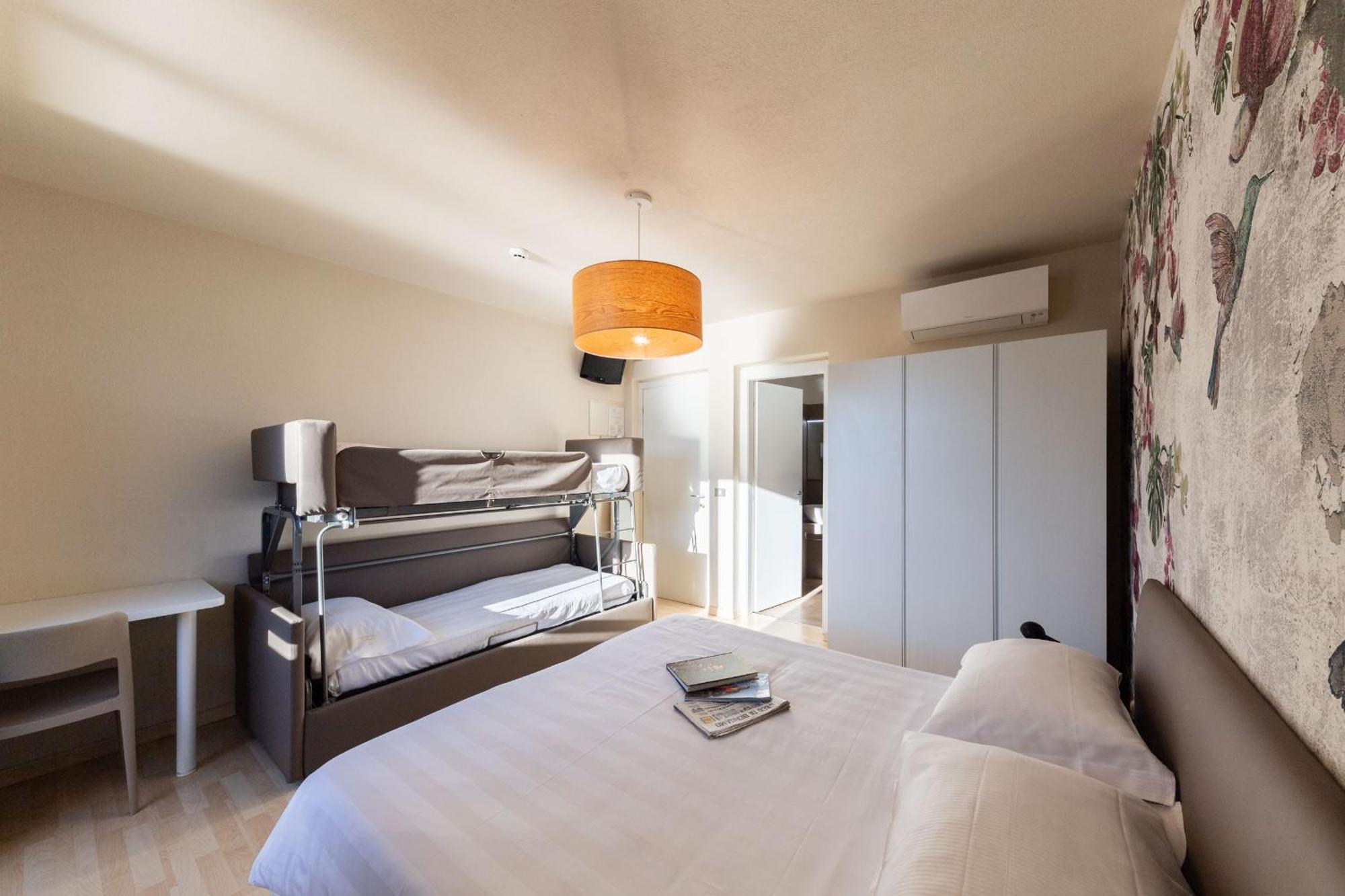 Hotel Miranda Riva di Solto Quarto foto