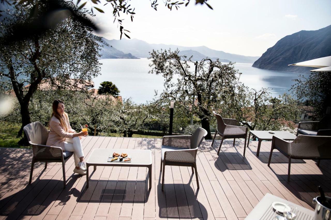 Hotel Miranda Riva di Solto Exterior foto