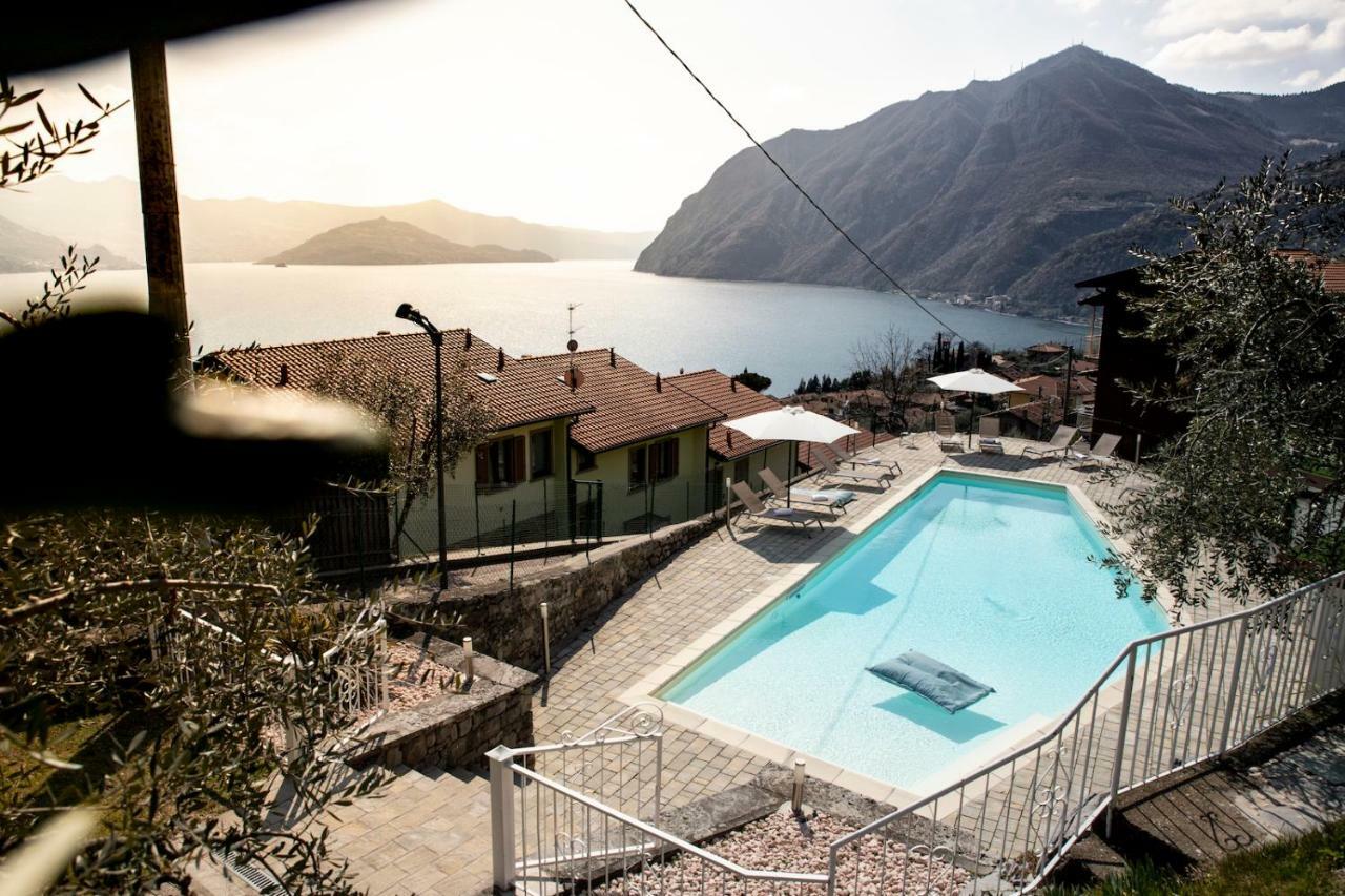 Hotel Miranda Riva di Solto Exterior foto