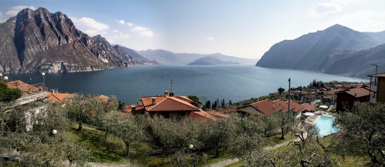 Hotel Miranda Riva di Solto Exterior foto